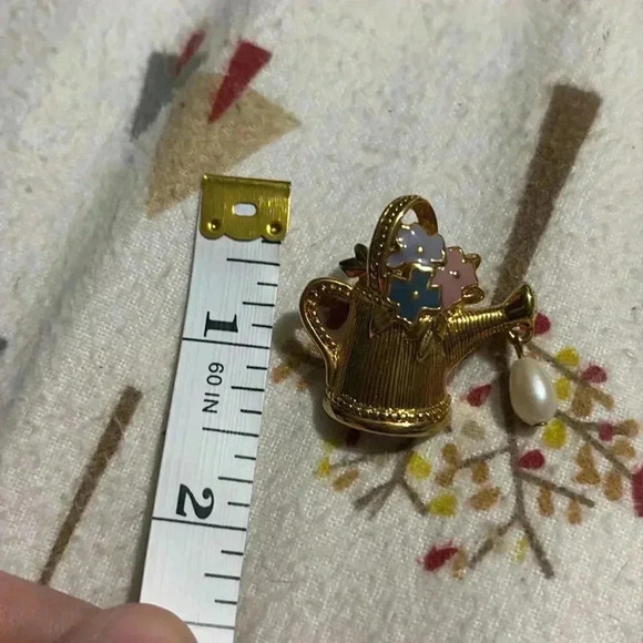 Vintage‎ Avon pin - Picture 1 of 2